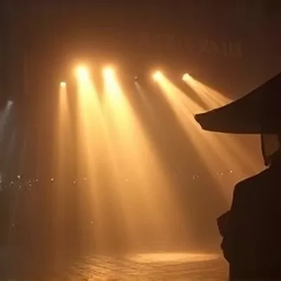 《朝歌十二时辰》封面：日晷刻度与宫墙剪影